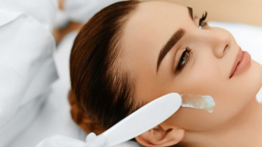 Clinique Soins Esthétiques pour Botox, Soins de la peau, visage, corps, perte de poids. Laser, intervention en chambre froide, Face lift sans chirurgie (Soft Lift)